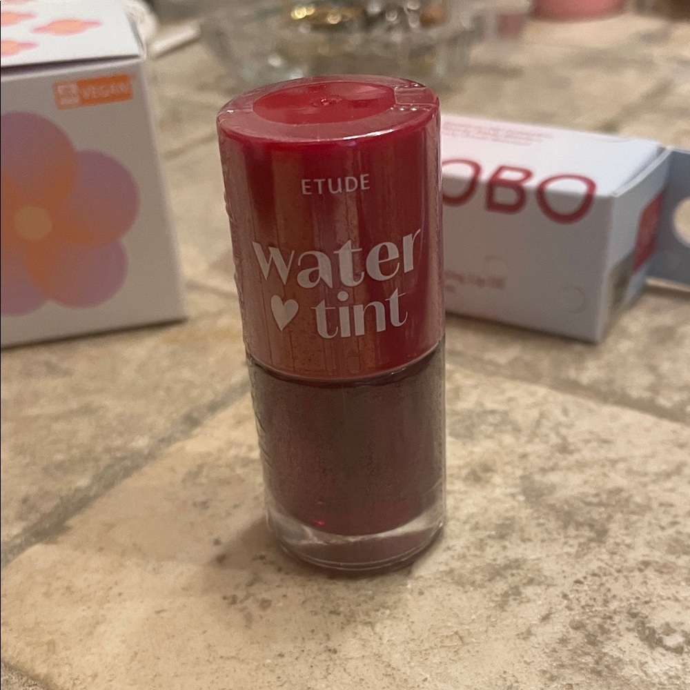 K beauty Etude Dear Darling Kissproof Water Lip Tint in Cherry Ade - Picture 7 of 8